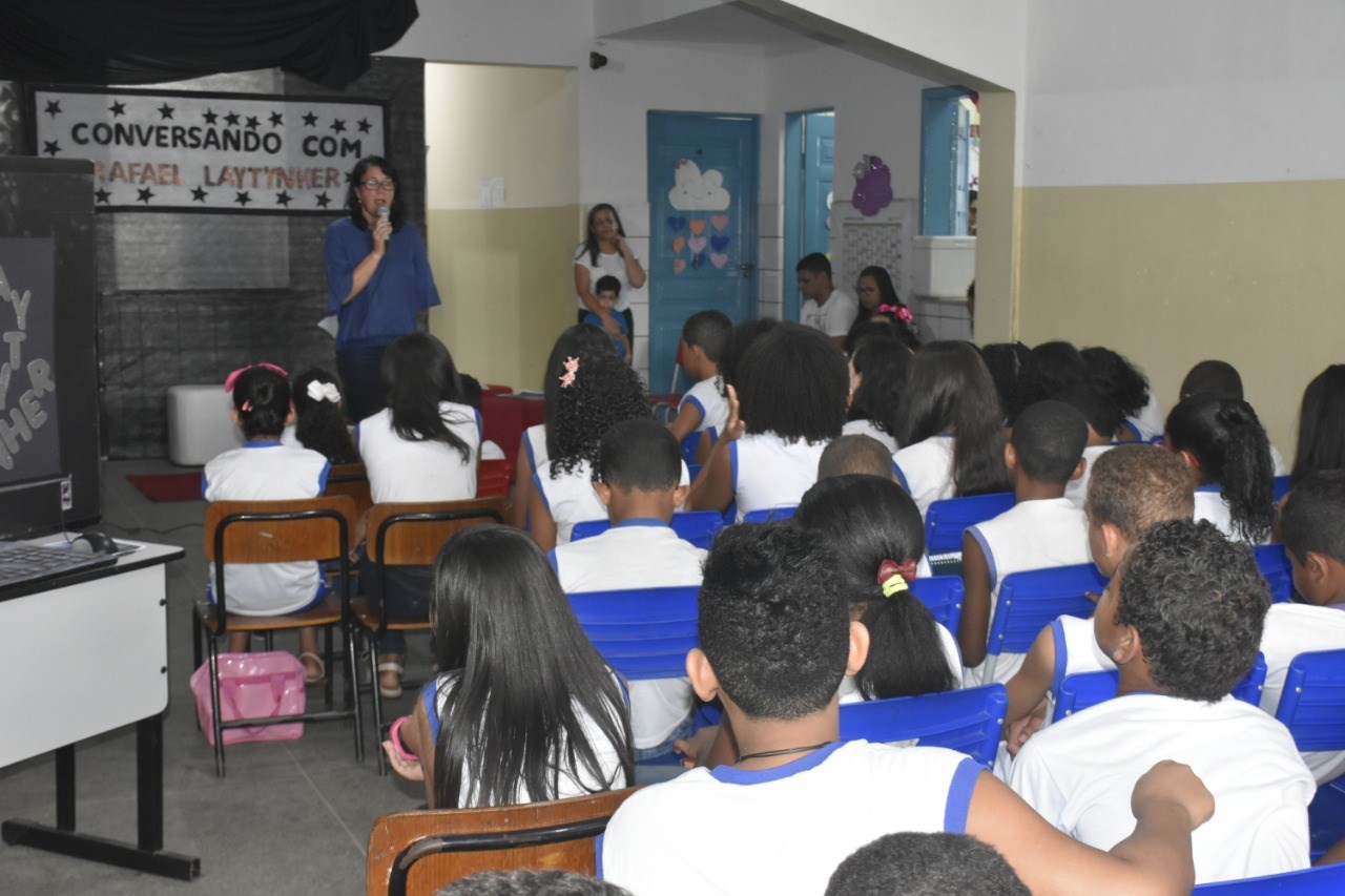 Camacã: Projeto “Encontro com Escritor” recebe alunos do GE Presidente Médici
